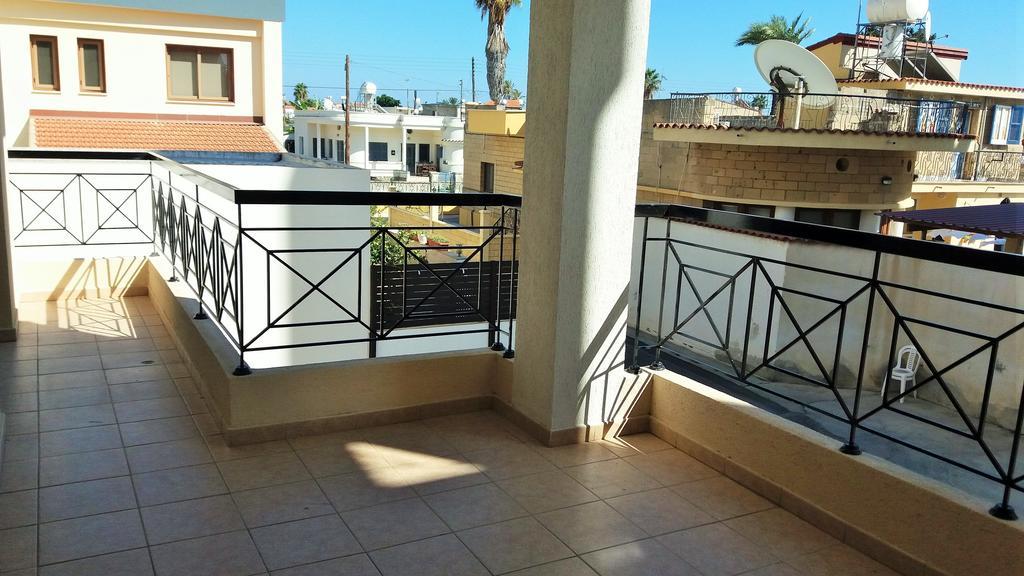 Apartmán 101 Mandritis Court Larnaca Exteriér fotografie