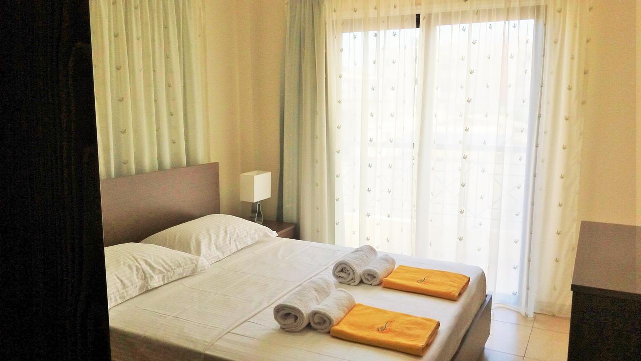 Apartmán 101 Mandritis Court Larnaca Exteriér fotografie
